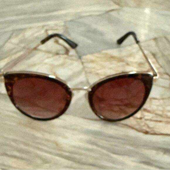 Tahari Brown and Gold Sunglasses